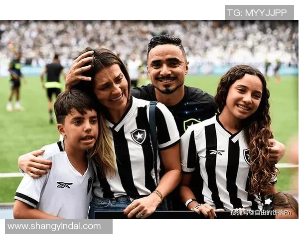 足球明星扎辫子的时尚潮流与场上表现的完美结合