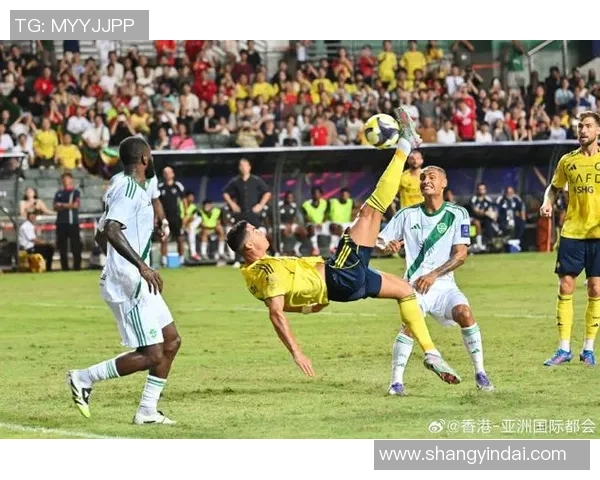 足球明星风采大揭秘:从球场到生活的精彩瞬间与成就展示 足球明星风采大揭秘:从球场到生活的精彩瞬间与成就展示