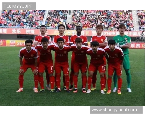 重庆篮球队在世界杯预选赛积分榜上以99分高居榜首展现强劲实力 重庆篮球队在世界杯预选赛积分榜上以99分高居榜首展现强劲实力