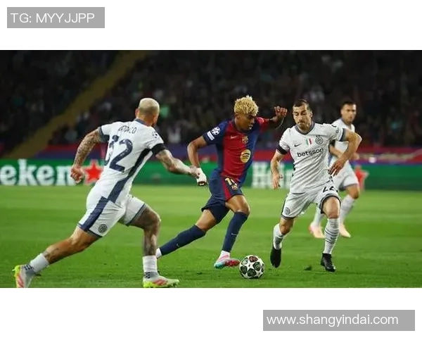 默契配合的足球明星如何在赛场上创造奇迹与辉煌成就 默契配合的足球明星如何在赛场上创造奇迹与辉煌成就